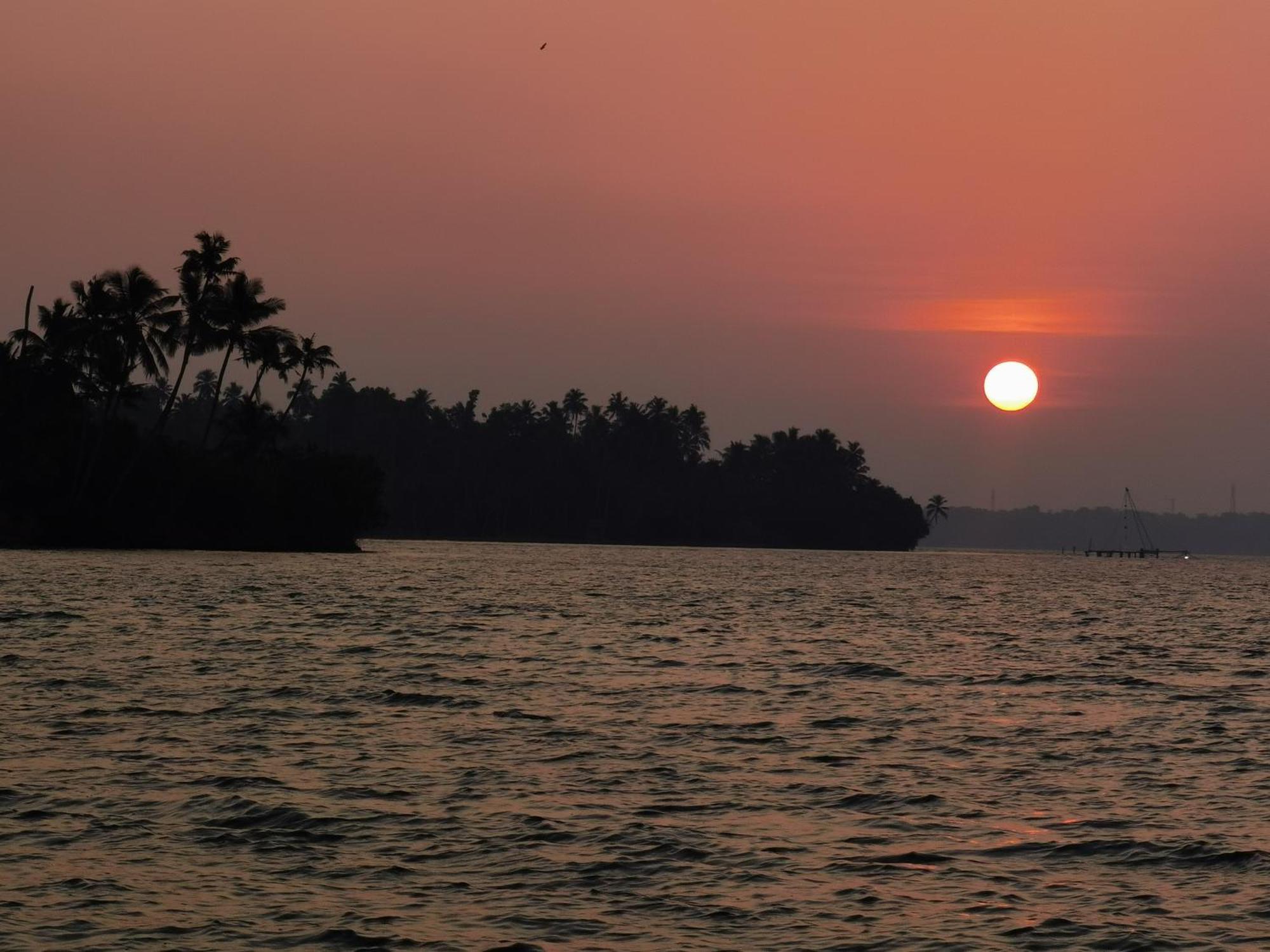 Santa Maria Hostel Munroe Island Mundrothuruth Екстер'єр фото